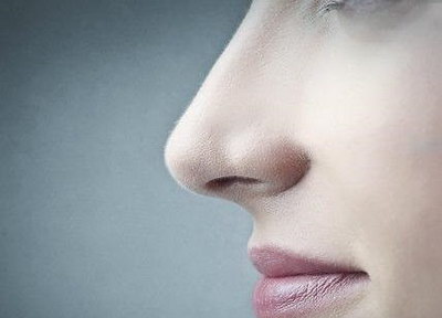 如何通过按摩有效去除鼻唇沟？