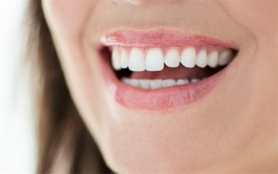 牙齿涂氟的作用与功效(牙齿脱敏素的功效与作用)
