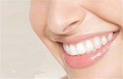 牙齿后缩:症状、原因和治疗方法(牙齿软垢的原因、症状及治疗方法)