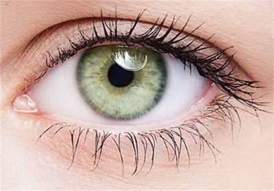 眼睛黑眼圈严重是否会引起近视