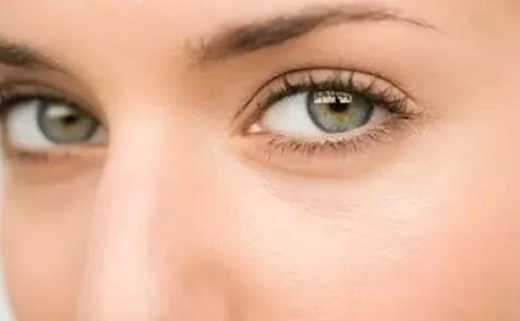 双眼皮手术后需要换几次眼药水(为什么需要使用眼药水？)