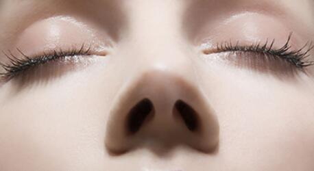 为什么鼻子越长越挺_韩国膨体隆鼻:为您提供持久且完美的鼻子