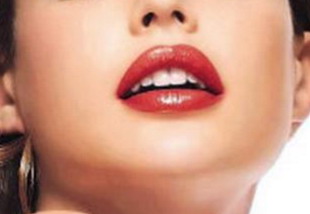 女人的唇毛变白了是什么原因