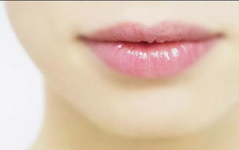 玻尿酸丰唇对身体是否存在影响呢？
