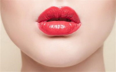 胶原蛋白与玻尿酸丰唇有什么区别