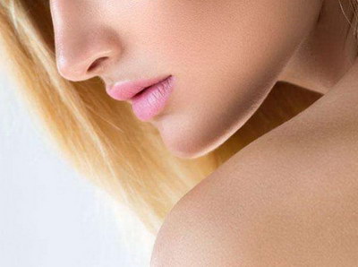 如何治疗额头上的黄褐斑_黄褐斑和老年斑:使用安全有效的方法改善皮肤
