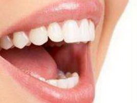 大块树脂修复牙齿缺损