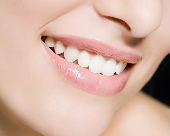 牙齿越来越黄是什么原因(为什么牙齿越来越黄？)