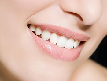 牙齿拔掉后有几种方法可以修复