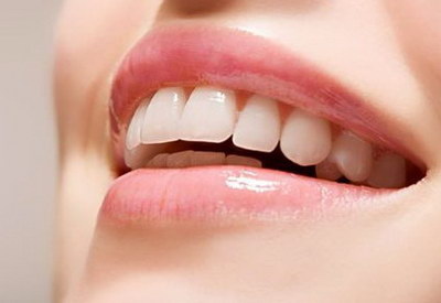 夜磨牙导致牙齿磨损