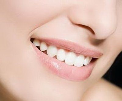 门牙根管后坚决不做牙冠(门牙根管治疗后为什么不建议做牙冠？)