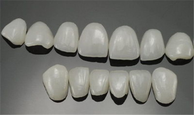 什么材质的牙冠可以做核磁共振(镶牙什么材质可以做核磁共振)