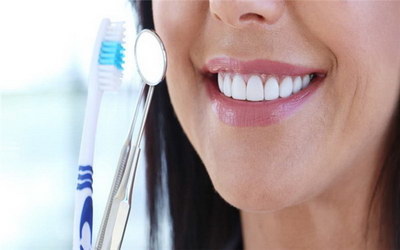 怎样刷牙才能把牙齿变白
