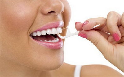 钢托假牙能用多久「陶瓷假牙能用多久」