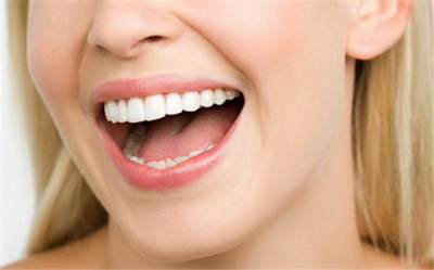 拔牙后伤口有黑印_拔牙多久可以种牙或者固牙
