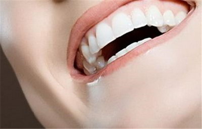 牙龈出血的治疗吃什么药(是什么导致牙龈出血？)