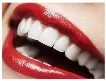 门牙缝隙大用树脂补牙要磨牙吗(门牙树脂补牙有了缝隙还能用多久)