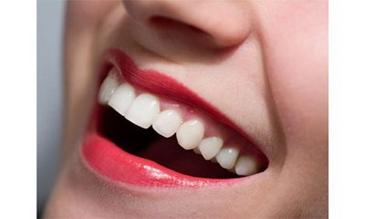 树脂假牙有毒吗能不能长期使用(假牙粉红色树脂有毒吗)