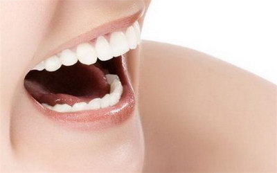 牙齿齐但嘴前突怎么办_牙齿排列不整齐有必要矫正吗
