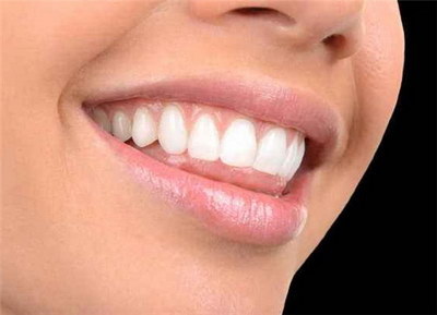 牙齿整形多久能正常吃饭_牙齿整形会影响脑神经吗
