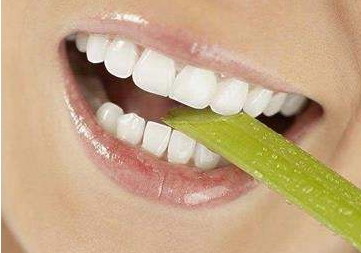 美牙冠能修复门牙龅牙吗(门牙龅牙困扰？美牙冠可帮你解决！)