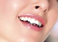 牙龈和牙齿之间有条缝(牙齿跟牙龈之间有断层)