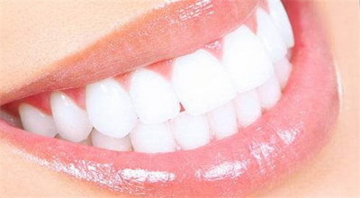 所有牙齿都轻微蛀牙了怎么办_断裂的牙齿还连着牙龈