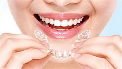 牙齿与牙龈缝隙处有黑色的东西(牙龈与牙齿相连处有缝隙)