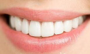 年轻人牙龈萎缩是什么原因(牙龈萎缩年轻人可以恢复吗)
