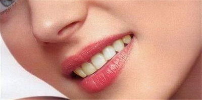 牙齿和牙床之间有缝隙怎么办(牙床侧面长牙齿怎么办)