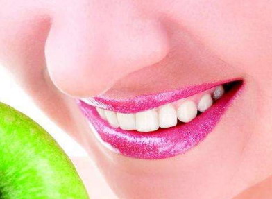 拔牙后什么时候能正常吃饭_拔牙矫正牙齿会影响脸型吗