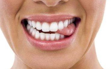 虎牙矫正哪家可靠(为什么需要矫正牙齿？)