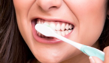 怎么洗牙齿(正确洗牙齿的方法是什么？)