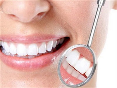 烤瓷牙牙龈萎缩露出牙根(什么是烤瓷牙？)
