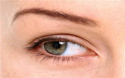 双眼皮脂肪填充后眼睛凹陷(双眼皮脂肪填充后多久能运动)