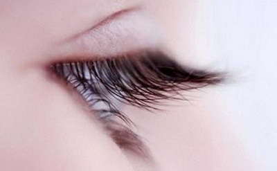 如何用美瞳线完成操作流程_如何用美瞳线提升你的妆容