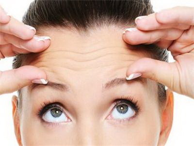 双眼皮拆线几天可以抹疤痕膏(双眼皮拆线后几天可以开始抹疤痕膏？)