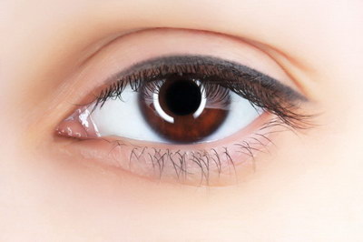 割完双眼皮可以吃头孢氨苄胶囊_割完双眼皮要多久才能完全消肿