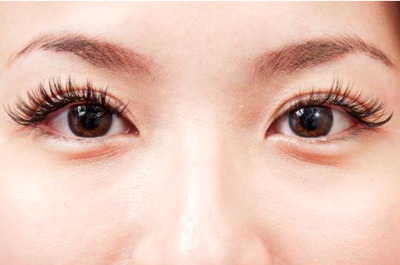 双眼皮多久能用生理盐水(双眼皮成形后多久可以使用生理盐水进行护理？)